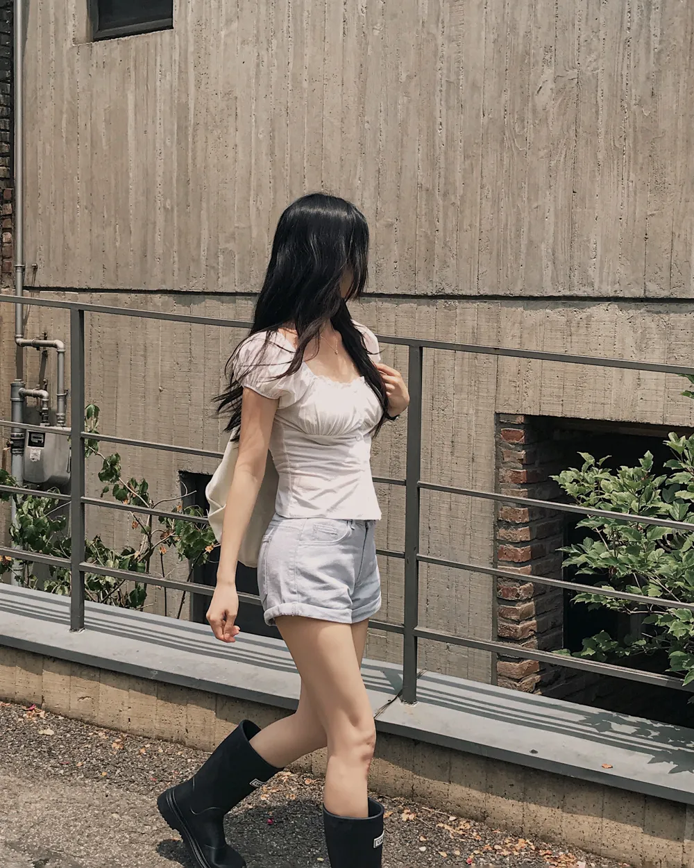 반바지 모델 착용 이미지-S1L82