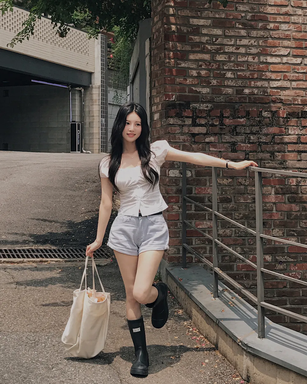 반바지 모델 착용 이미지-S1L58