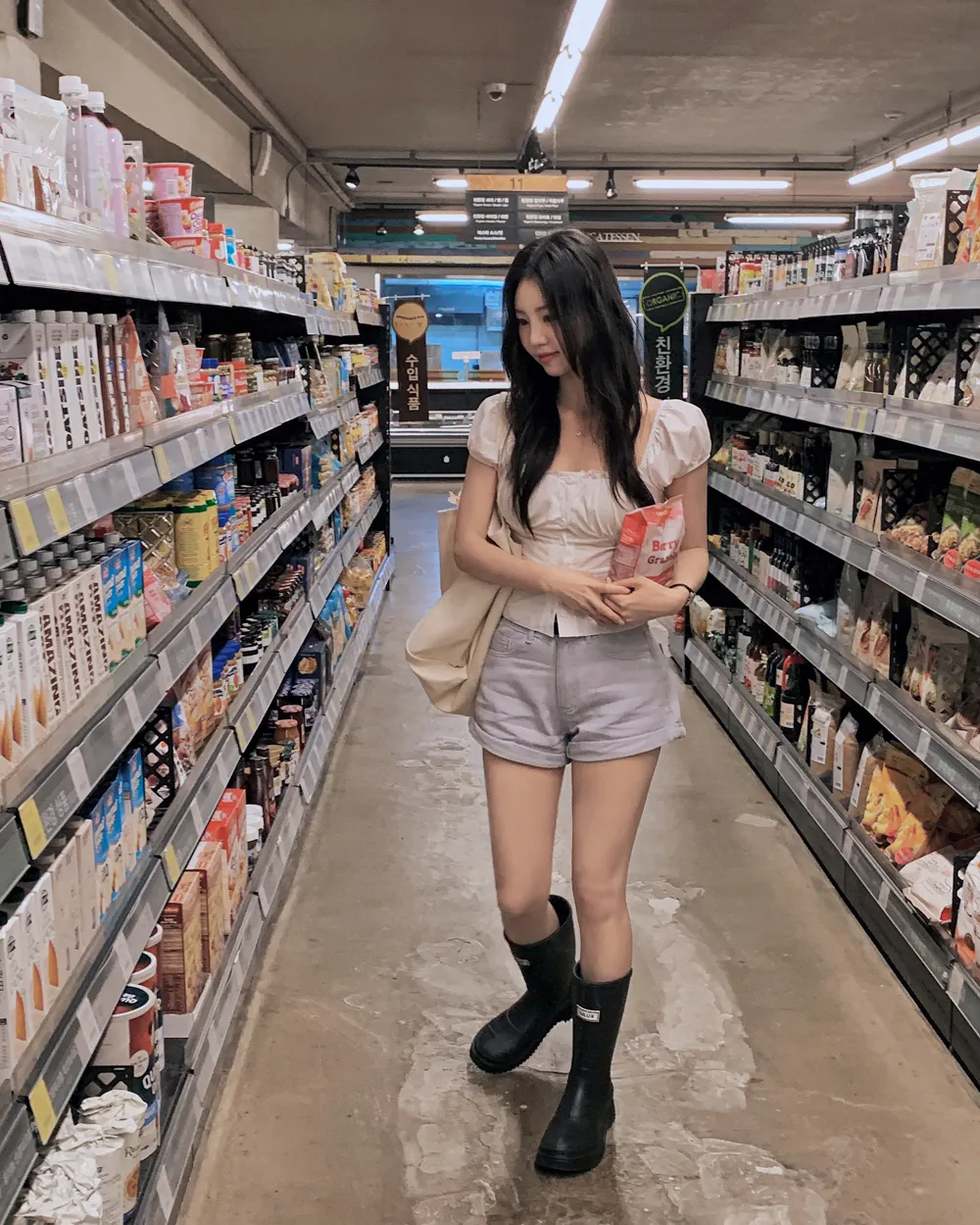 반바지 모델 착용 이미지-S1L77