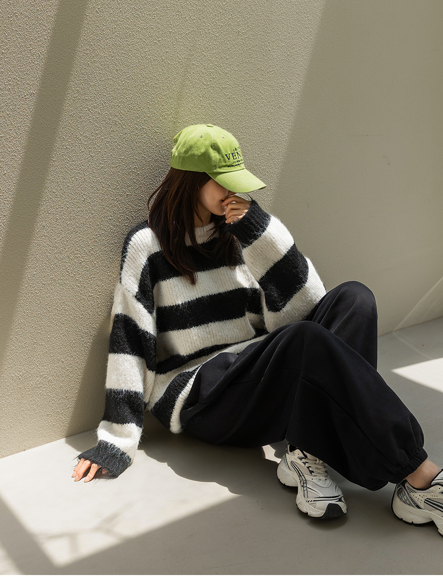 ラウンドネックオーバーサイズ長袖ボーダーニット | レディース