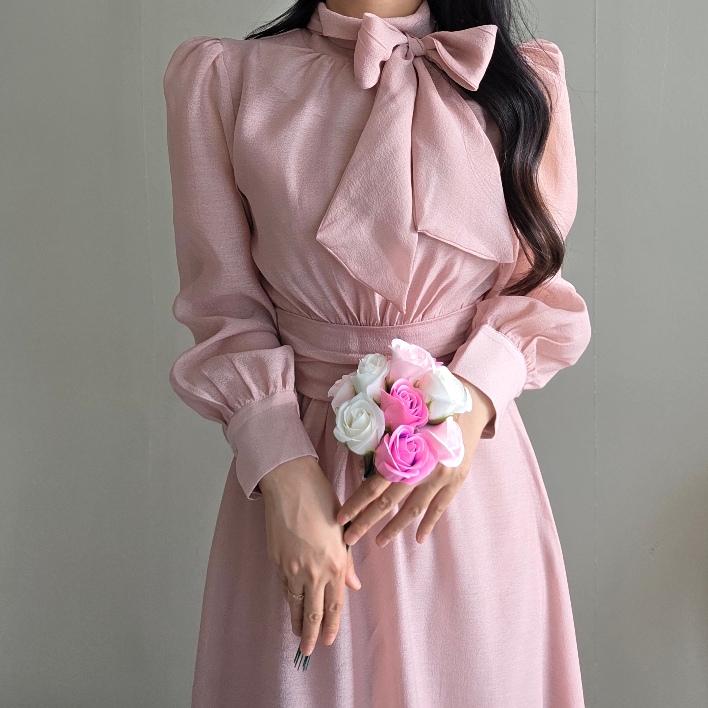 シフォンギャザーパフスリーブスカーフネックワンピース | レディース