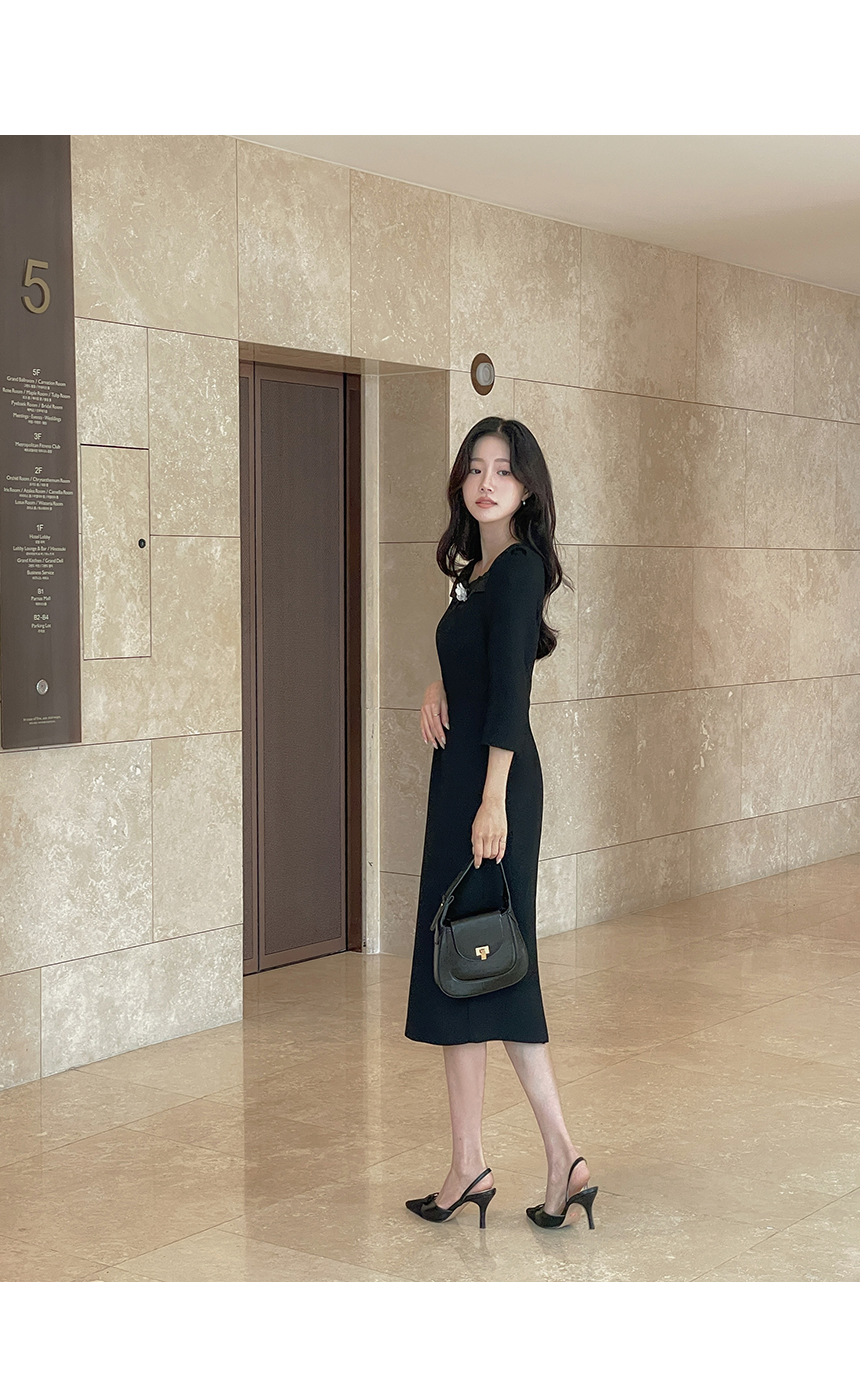 ブローチ付スクエアネックスリット7分袖Hライン(ロング丈