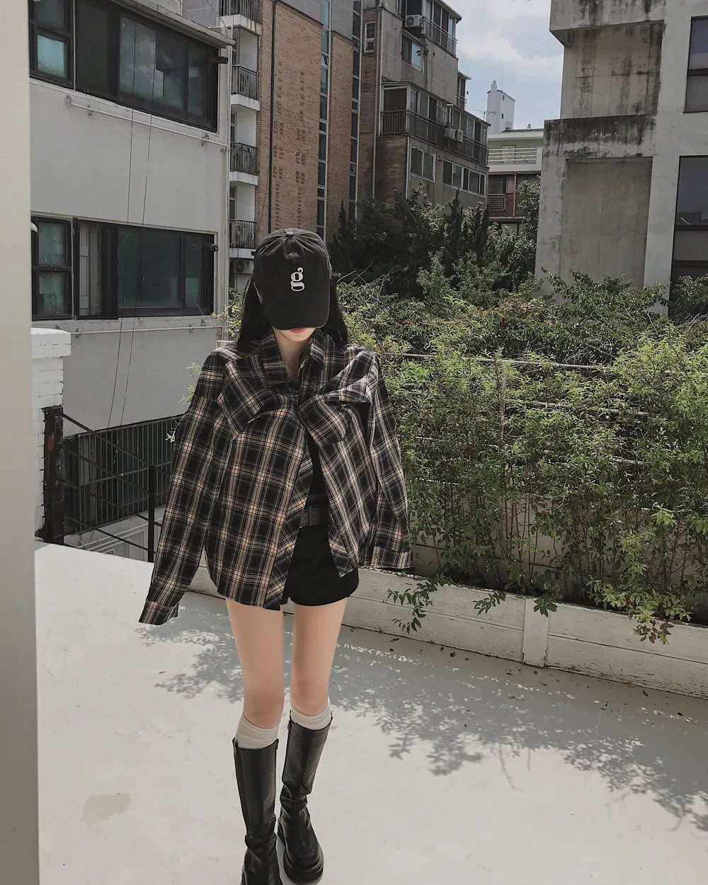 반바지 모델 착용 이미지-S1L65