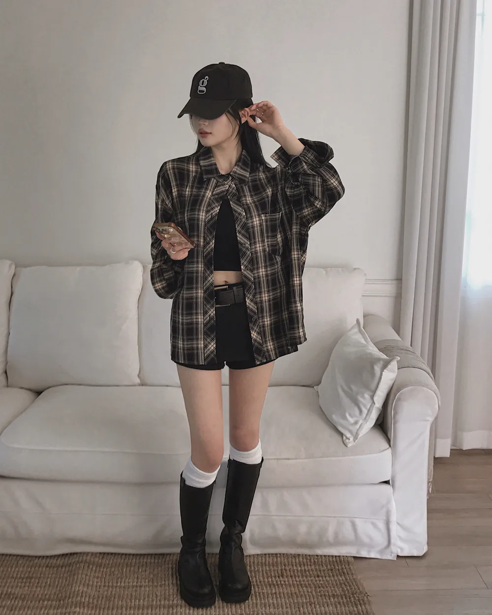 반바지 모델 착용 이미지-S1L77