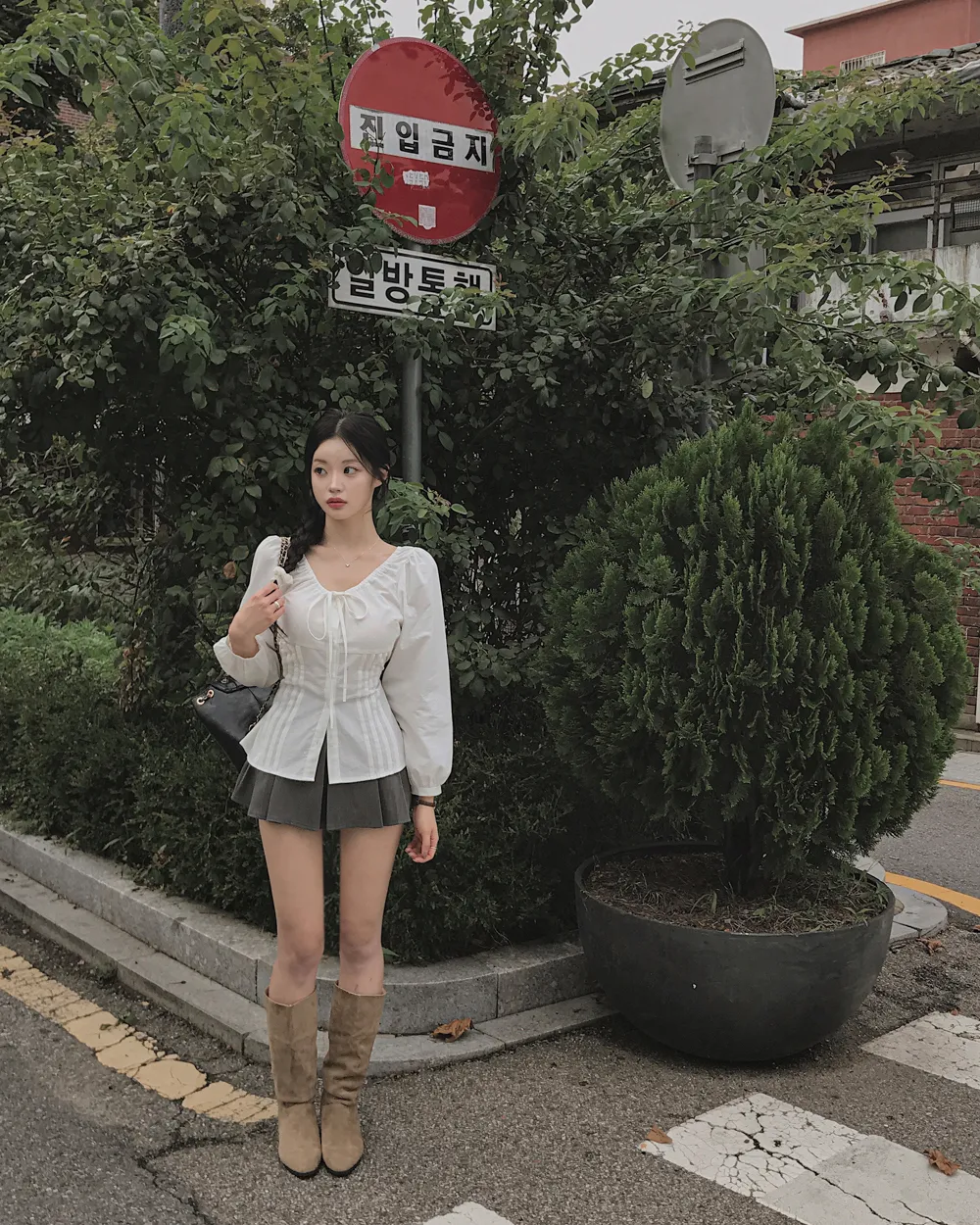 반바지 모델 착용 이미지-S1L102
