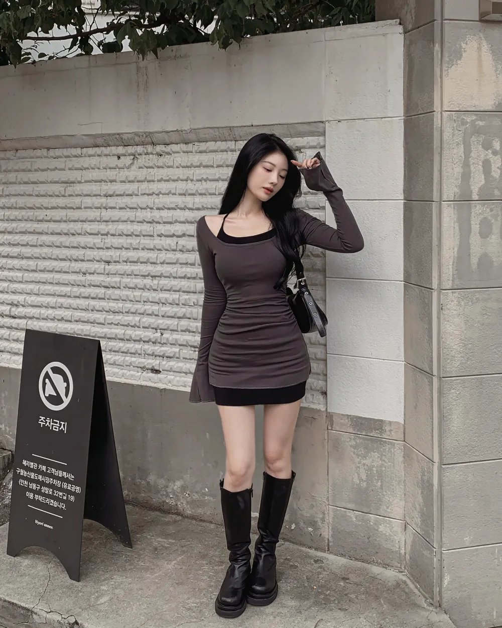 긴팔 티셔츠 모델 착용 이미지-S1L59