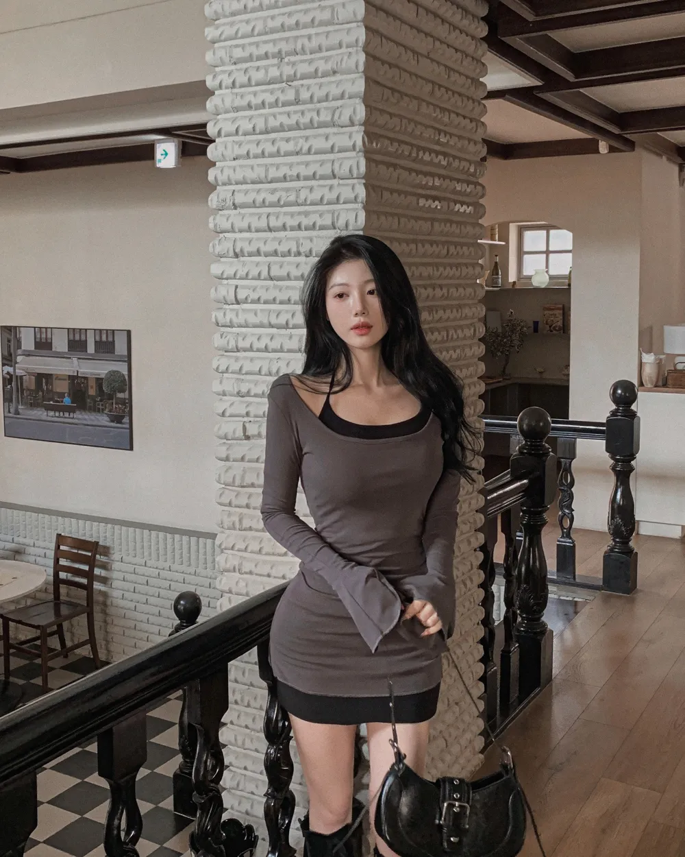긴팔 티셔츠 모델 착용 이미지-S1L53