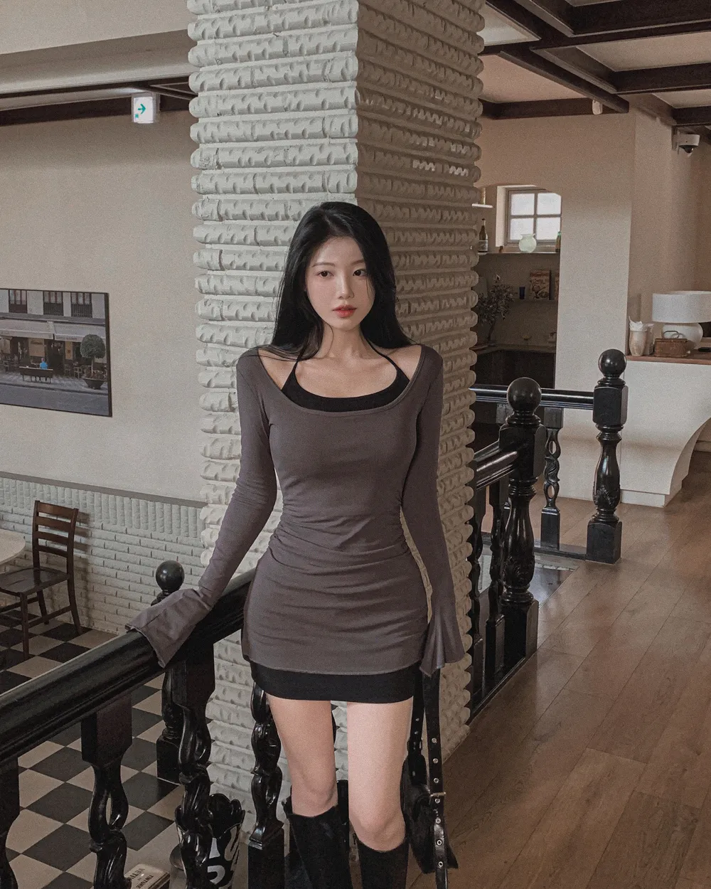 긴팔 티셔츠 모델 착용 이미지-S1L51