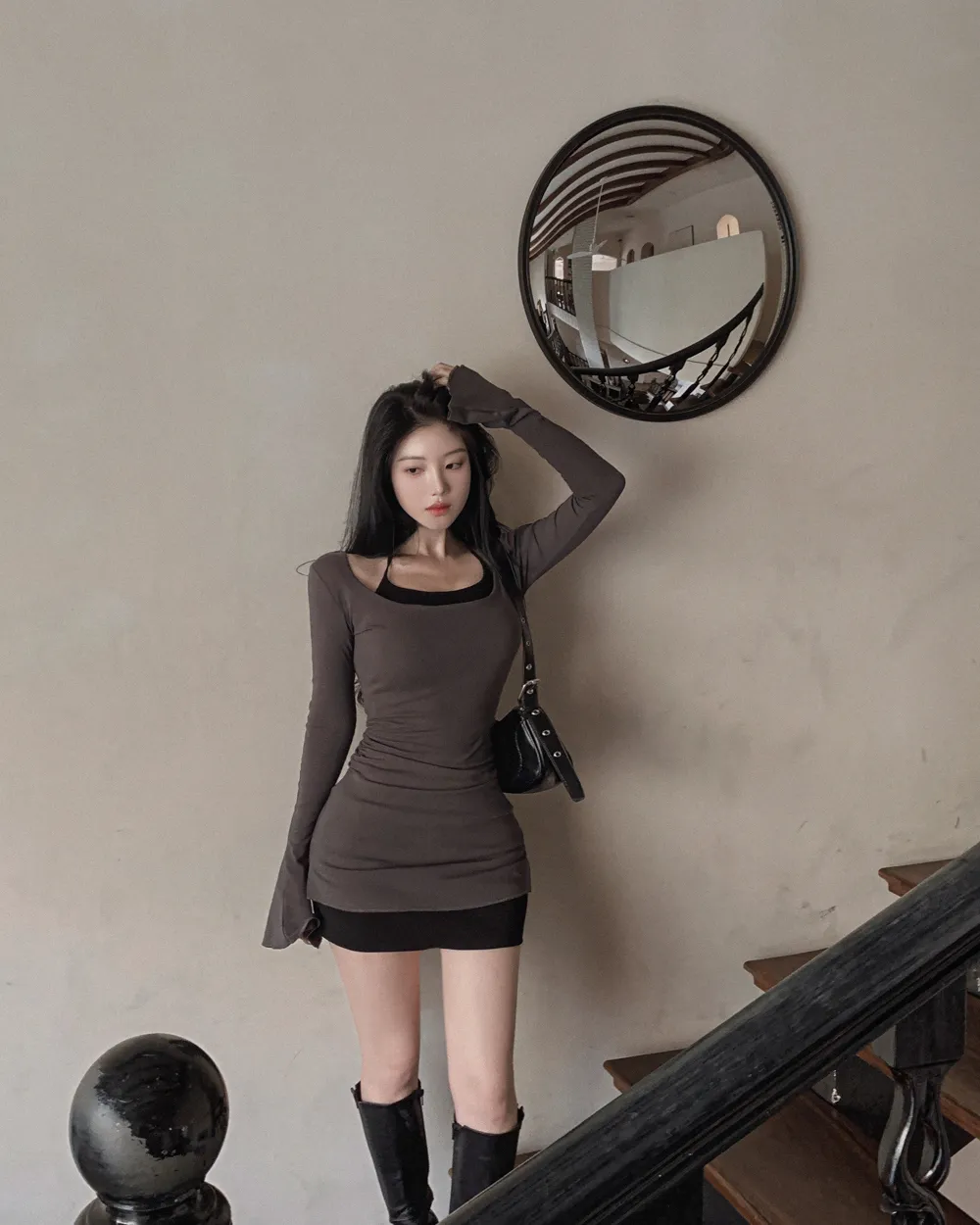 긴팔 티셔츠 모델 착용 이미지-S1L64