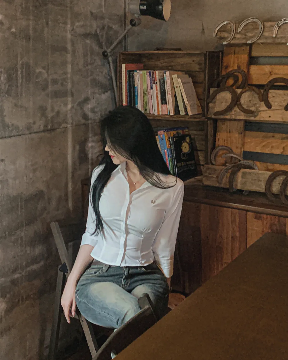반팔 티셔츠 모델 착용 이미지-S1L121