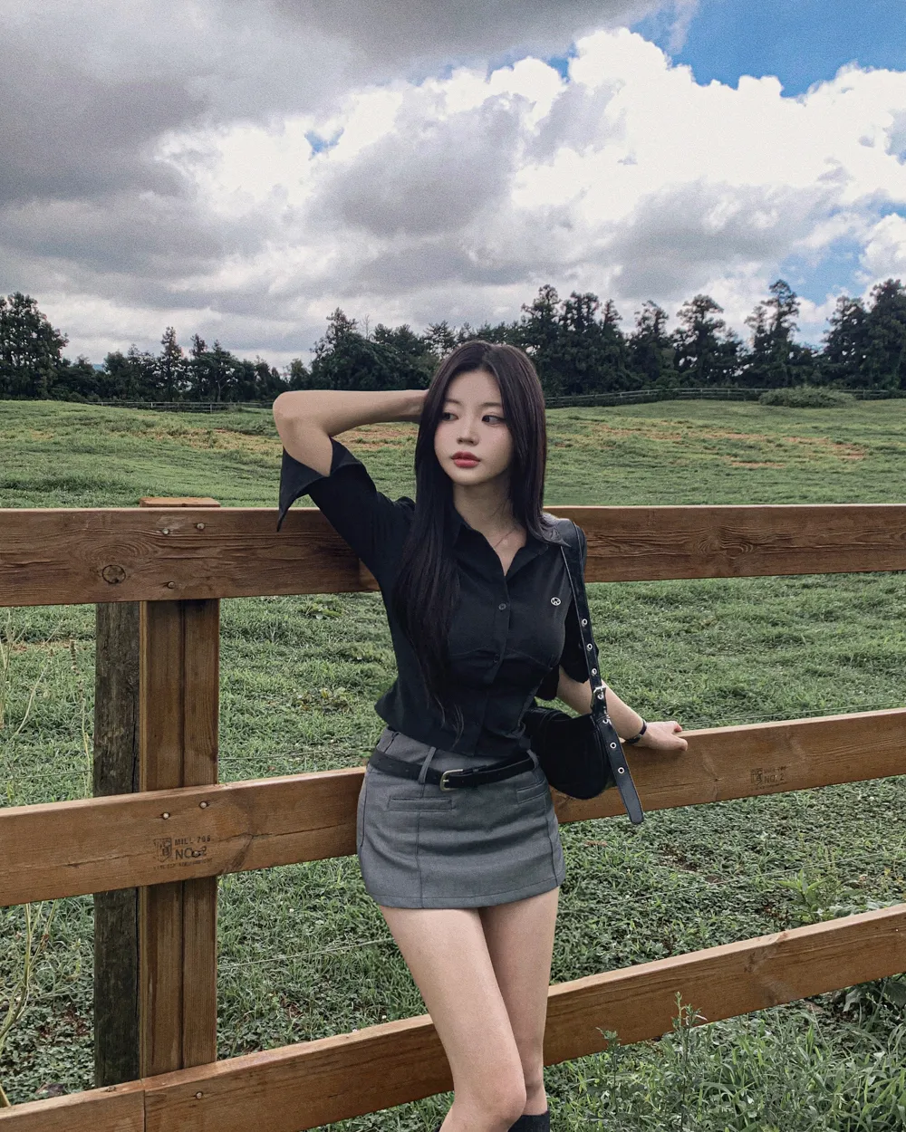 반팔 티셔츠 모델 착용 이미지-S1L95