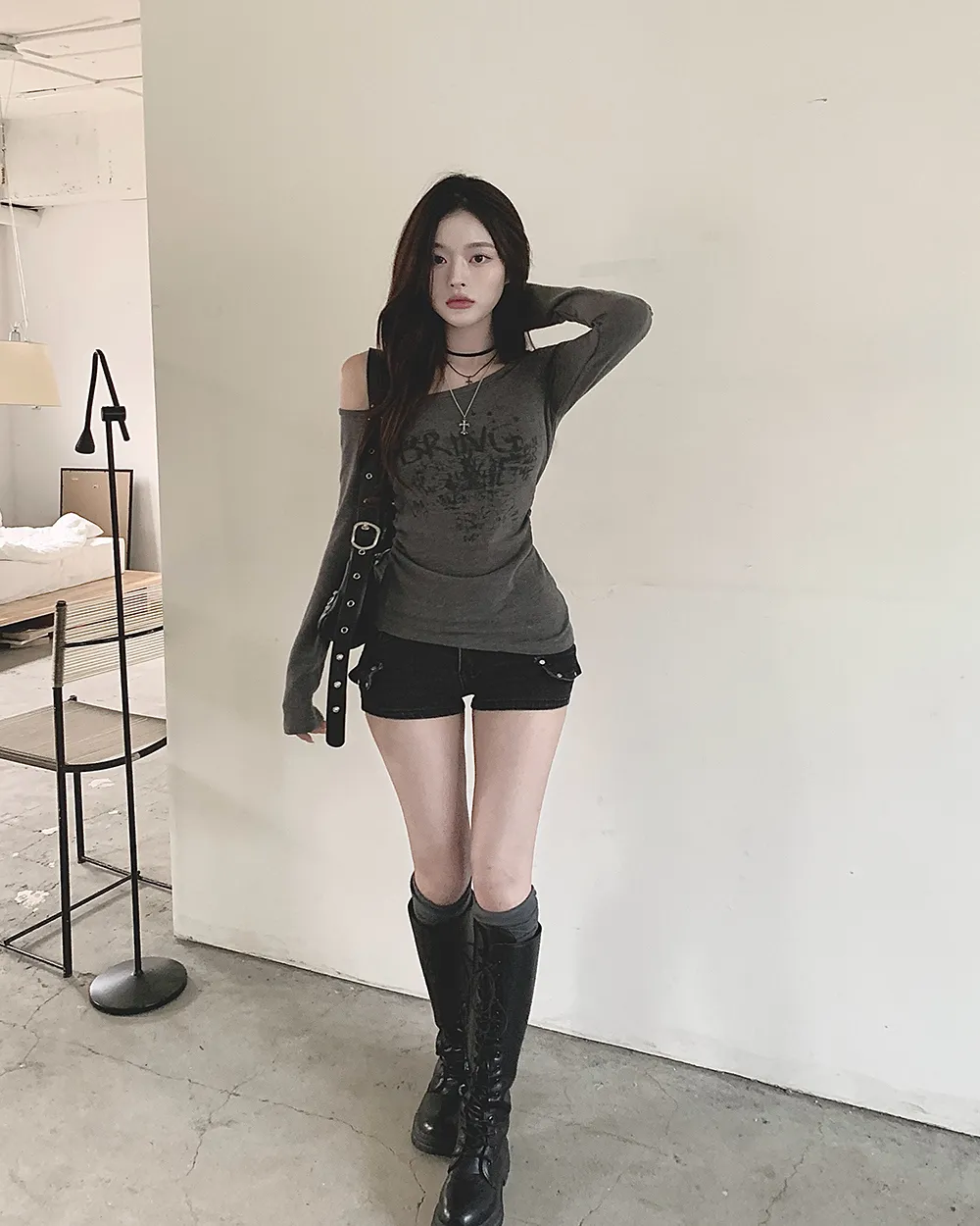 긴팔 티셔츠 모델 착용 이미지-S5L28