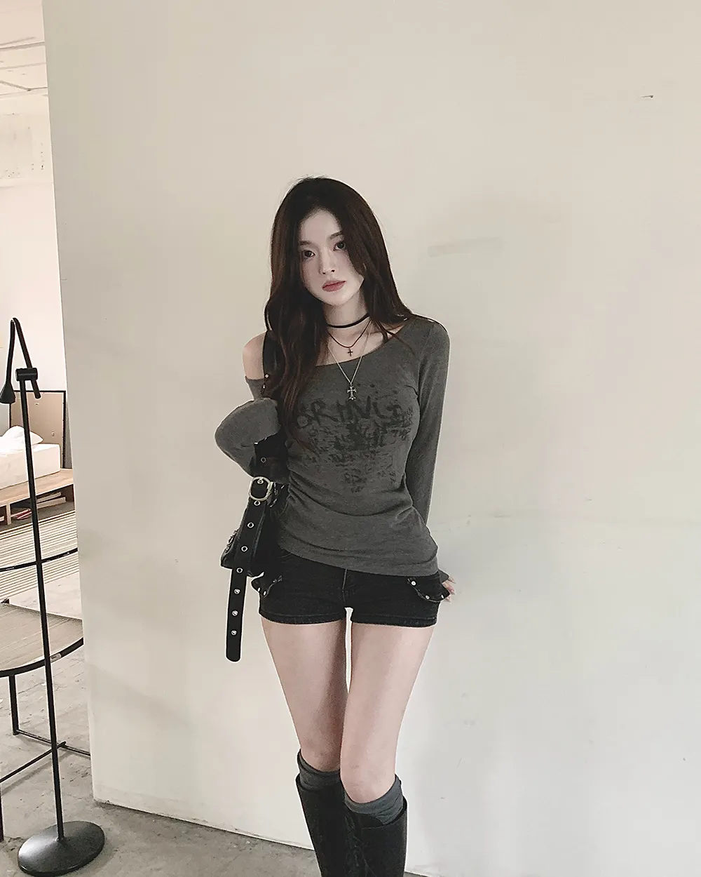 긴팔 티셔츠 모델 착용 이미지-S5L30