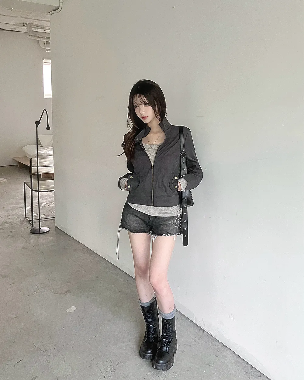 긴팔 티셔츠 모델 착용 이미지-S2L41