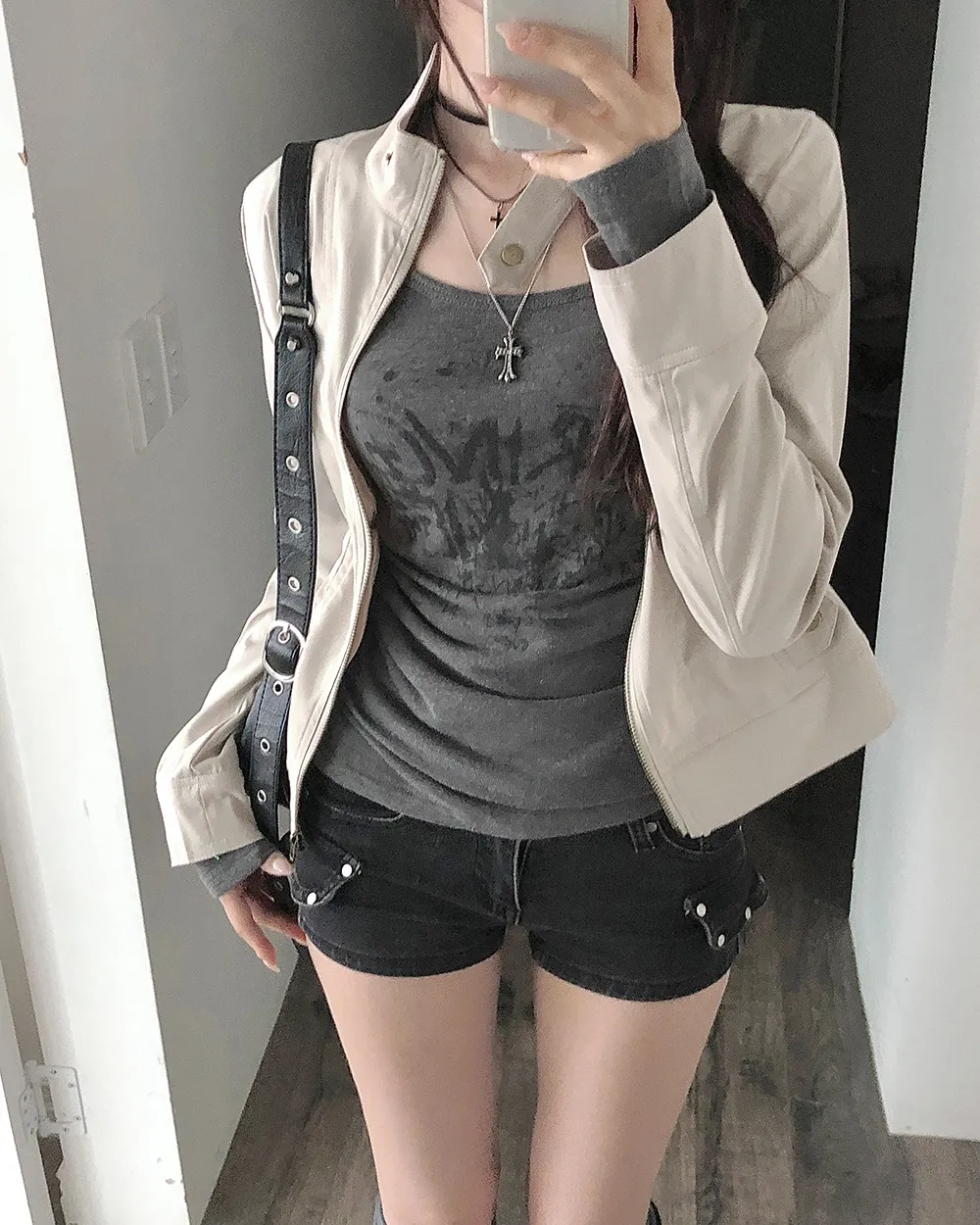 긴팔 티셔츠 모델 착용 이미지-S2L27