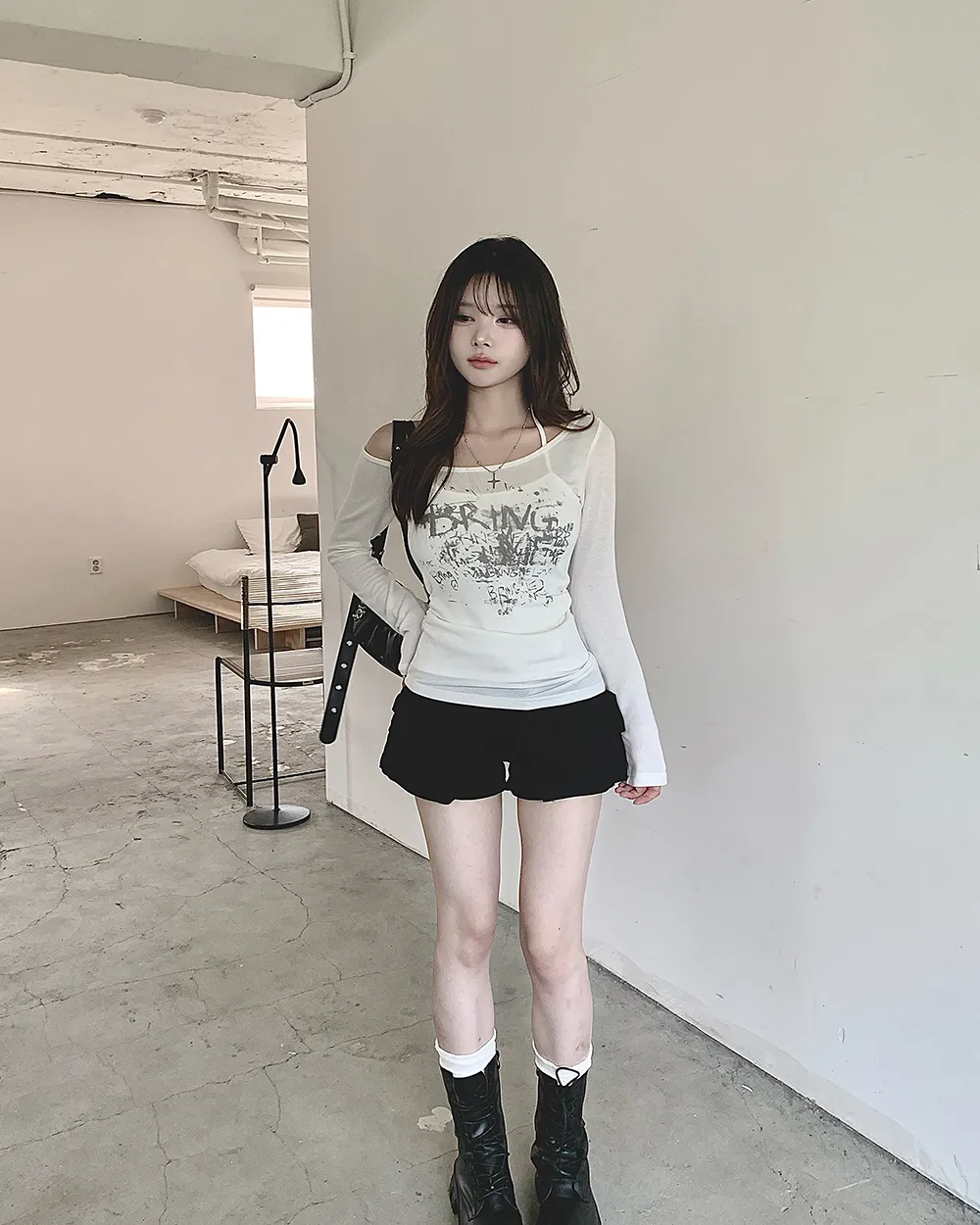 긴팔 티셔츠 모델 착용 이미지-S5L3