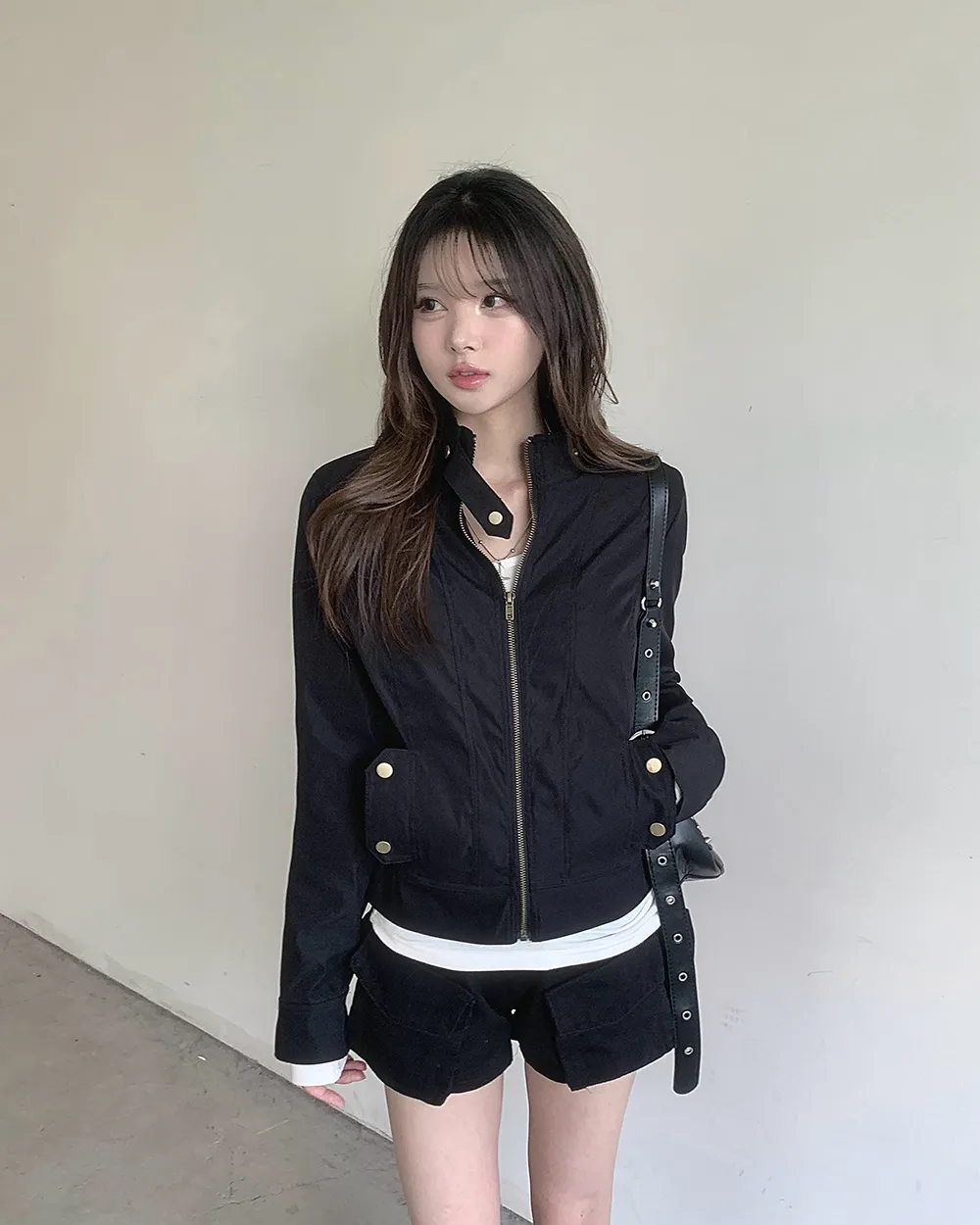 긴팔 티셔츠 모델 착용 이미지-S2L14