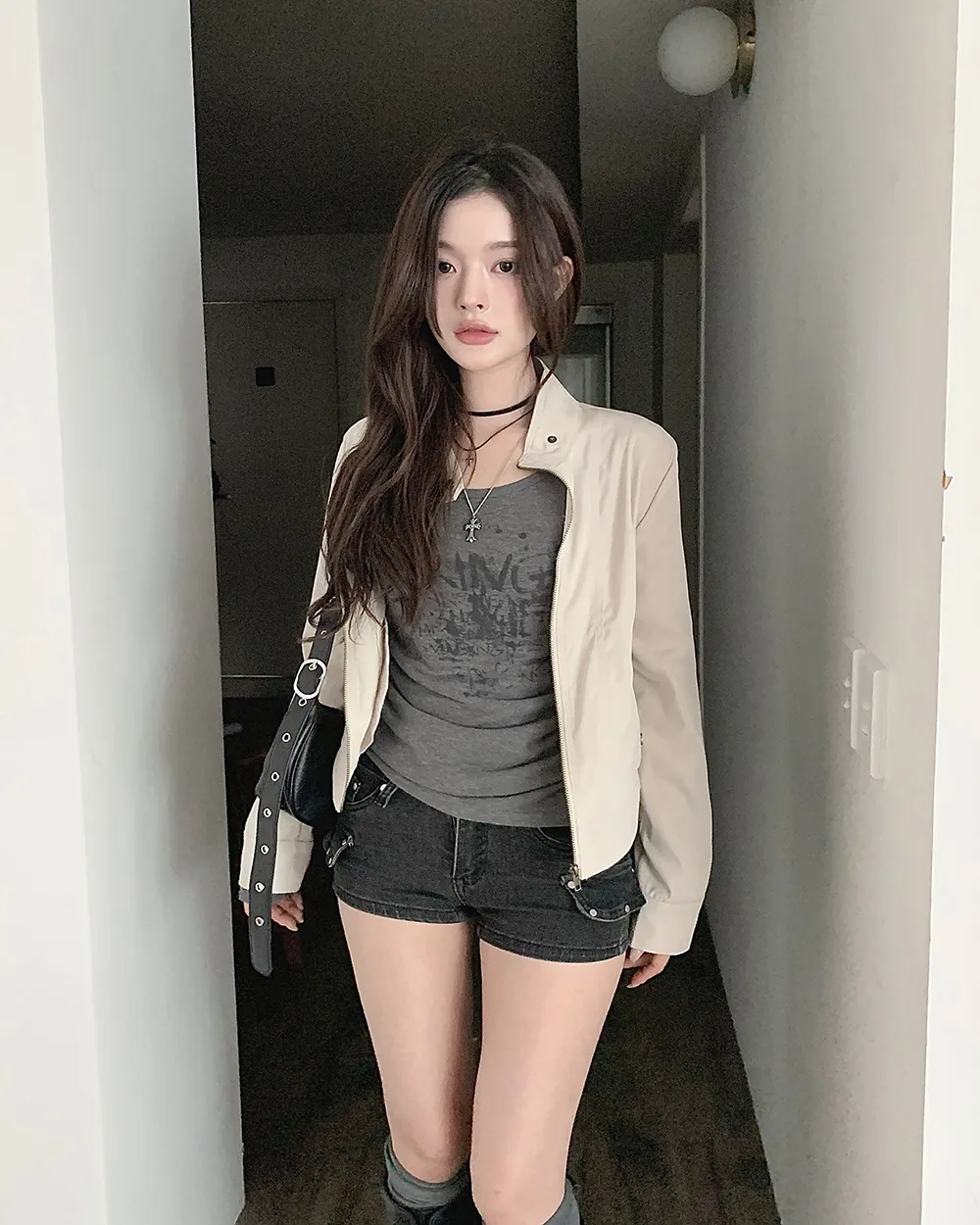 긴팔 티셔츠 모델 착용 이미지-S2L20