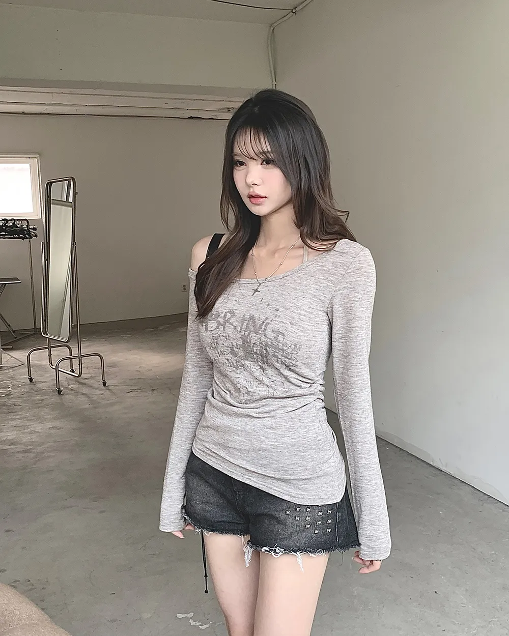 긴팔 티셔츠 모델 착용 이미지-S5L14