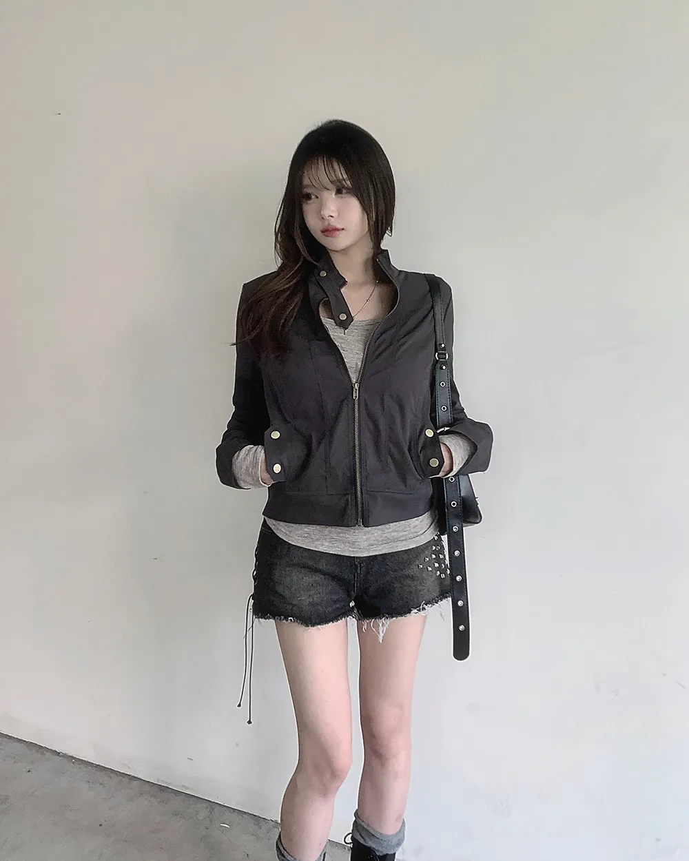 긴팔 티셔츠 모델 착용 이미지-S2L38