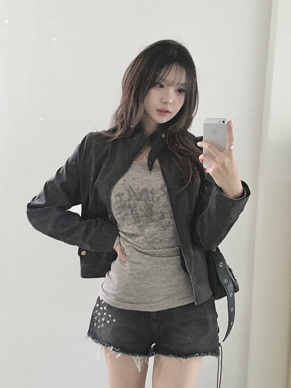 긴팔 티셔츠 모델 착용 이미지-S2L35