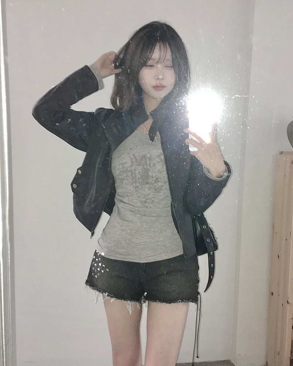 긴팔 티셔츠 모델 착용 이미지-S2L37