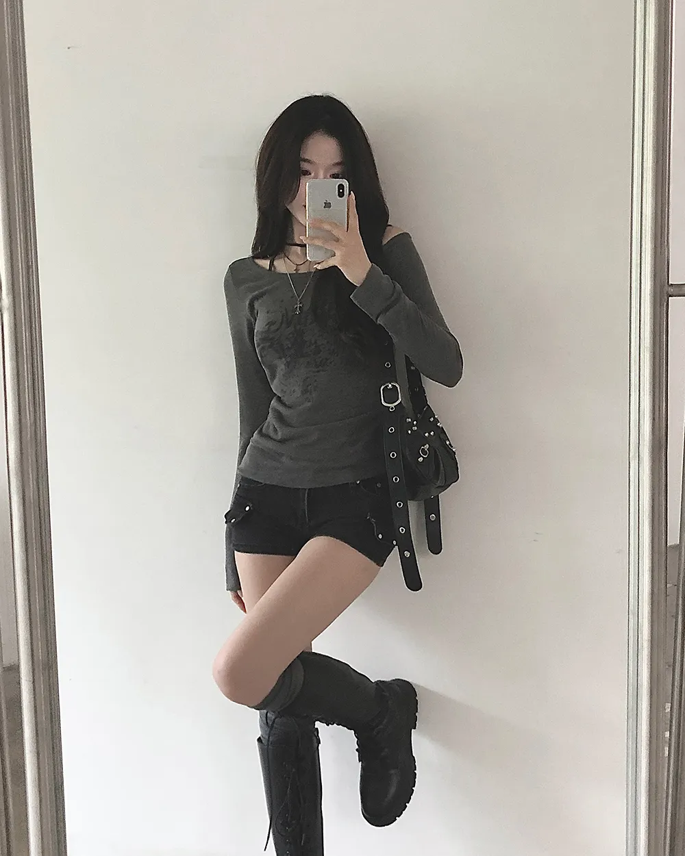 긴팔 티셔츠 모델 착용 이미지-S5L32