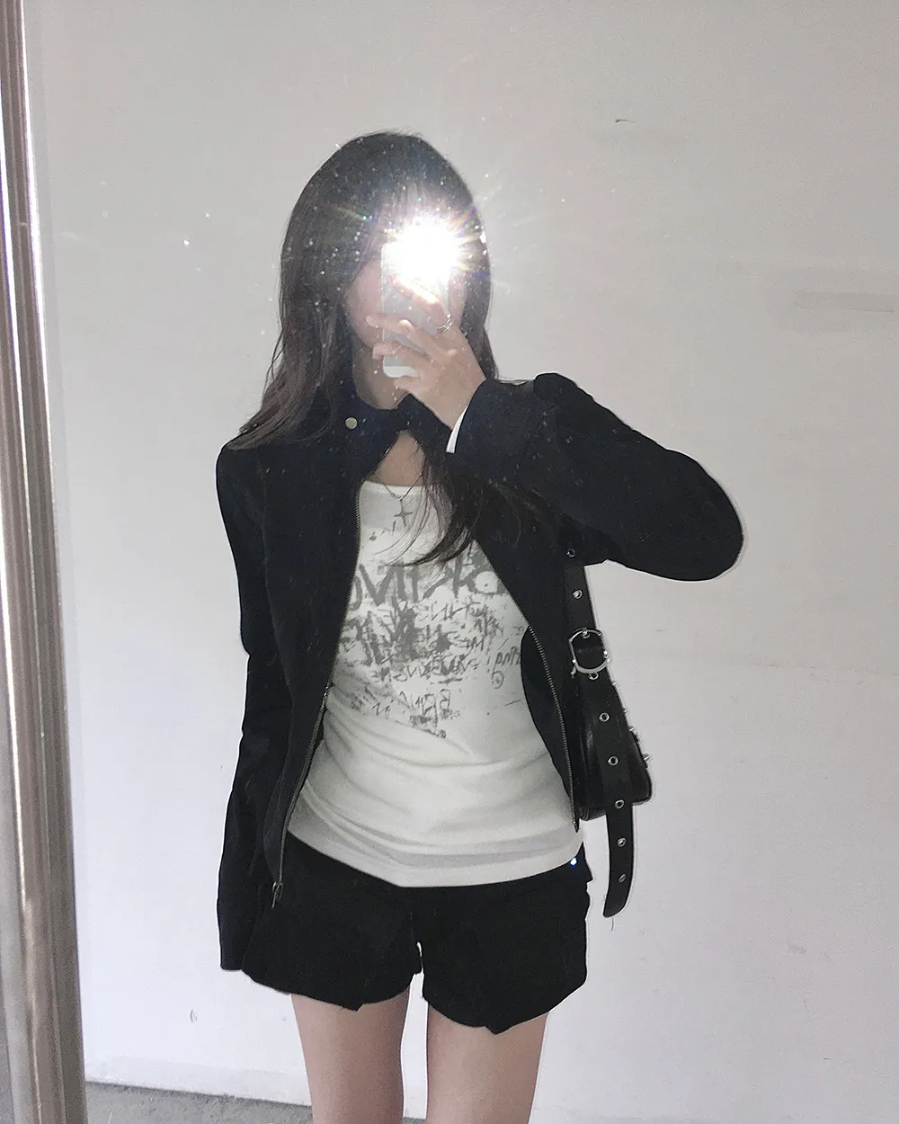 긴팔 티셔츠 모델 착용 이미지-S2L6