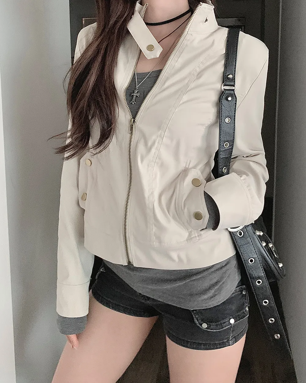 긴팔 티셔츠 모델 착용 이미지-S2L30