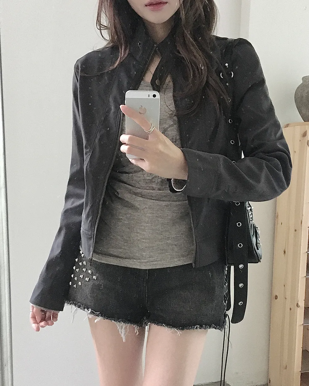 긴팔 티셔츠 모델 착용 이미지-S2L36