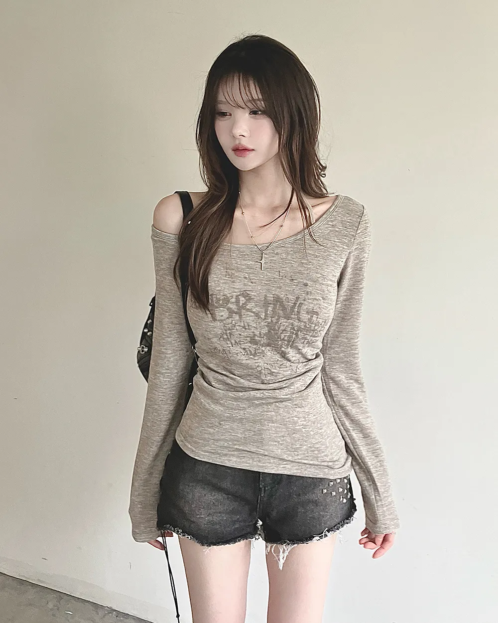 긴팔 티셔츠 모델 착용 이미지-S5L19