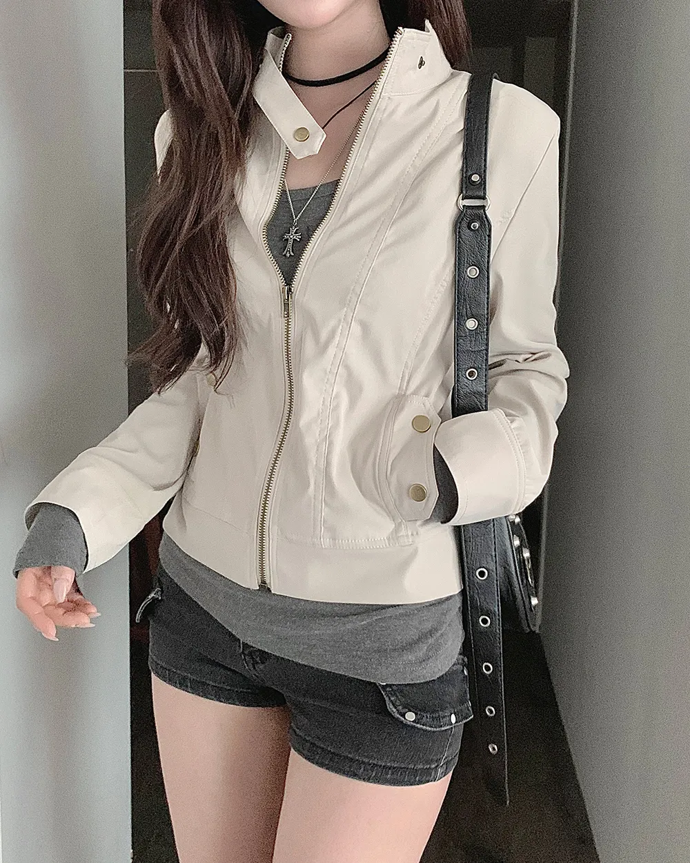 긴팔 티셔츠 모델 착용 이미지-S2L29