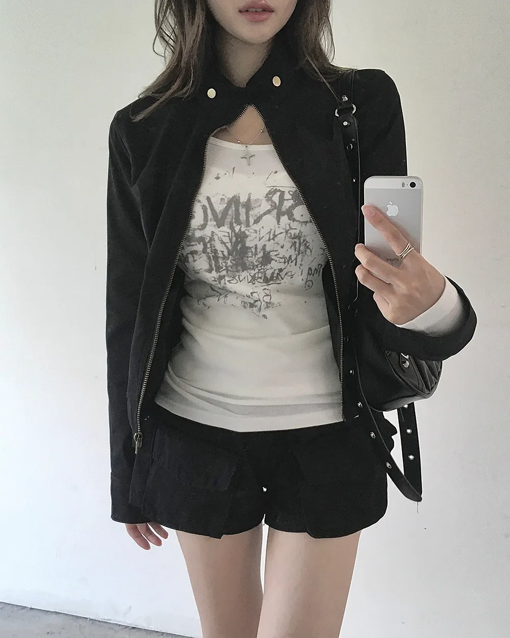 긴팔 티셔츠 모델 착용 이미지-S2L9