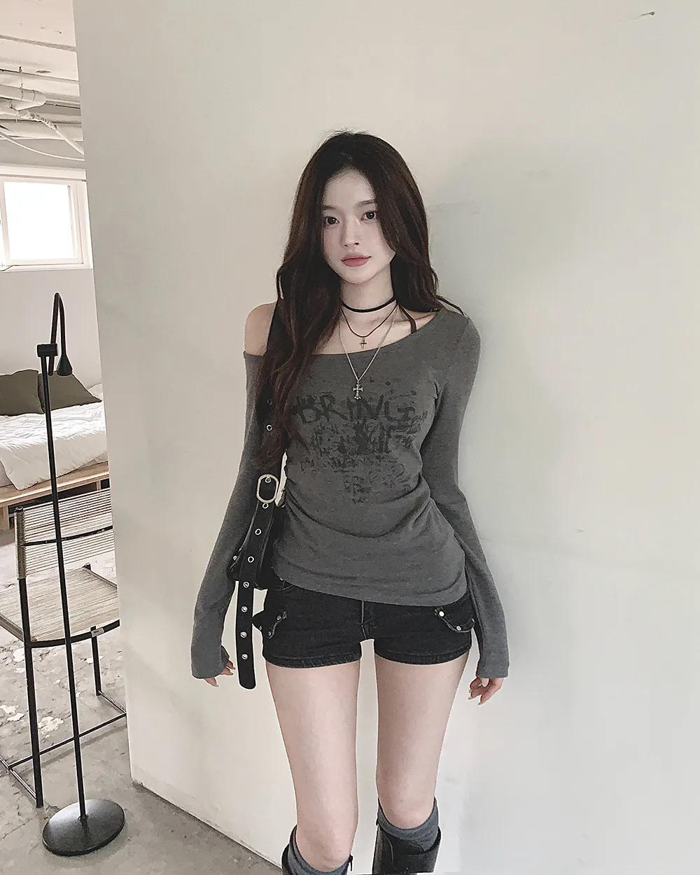 긴팔 티셔츠 모델 착용 이미지-S5L26