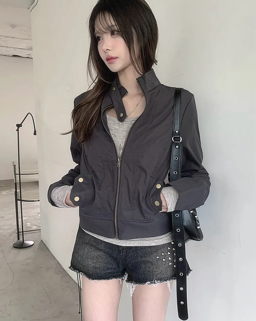 긴팔 티셔츠 모델 착용 이미지-S2L39