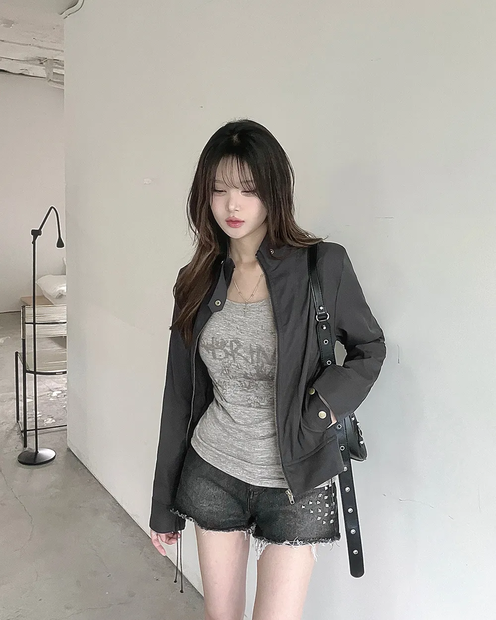 긴팔 티셔츠 모델 착용 이미지-S2L32