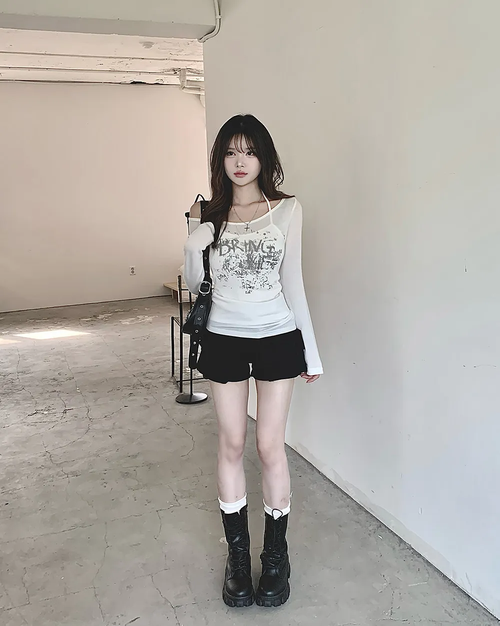 긴팔 티셔츠 모델 착용 이미지-S5L4