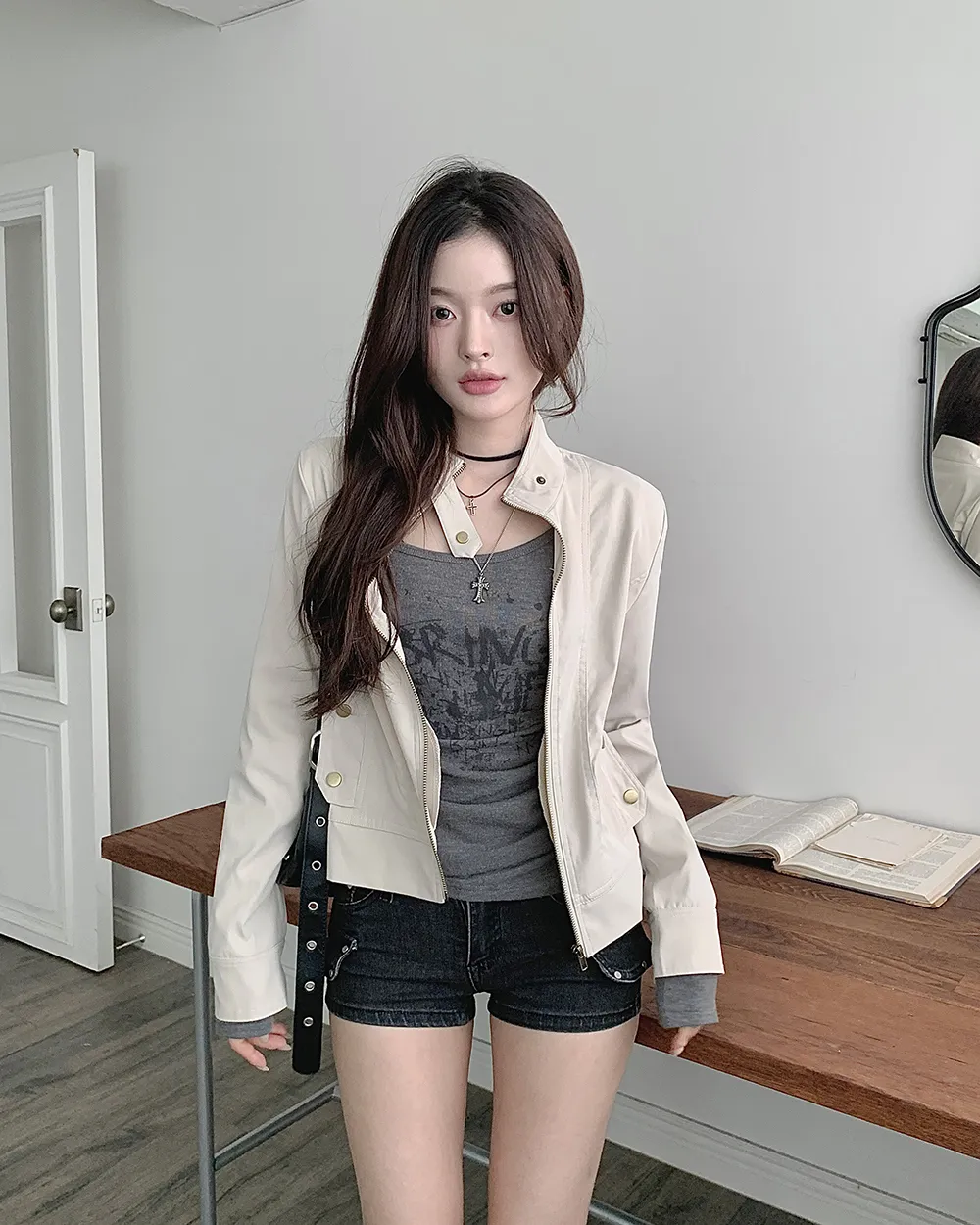 긴팔 티셔츠 모델 착용 이미지-S2L25