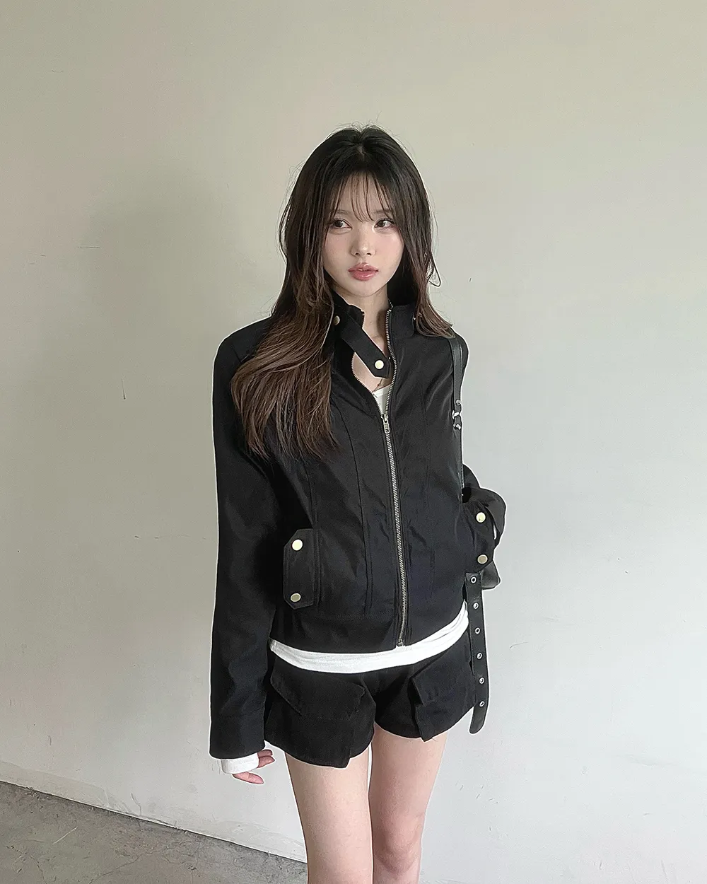 긴팔 티셔츠 모델 착용 이미지-S2L15