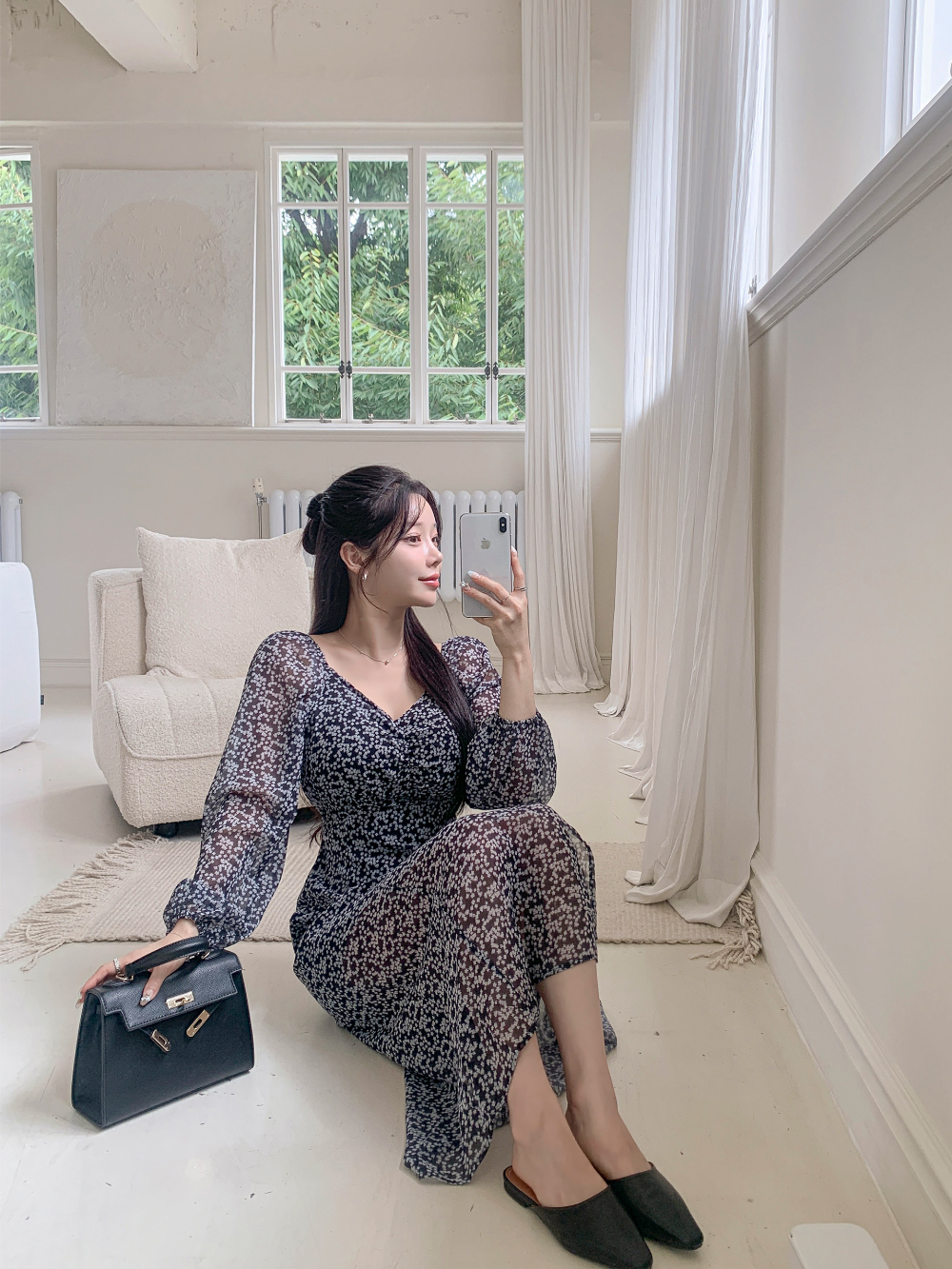 Vネックスリットロングバックリボン小花柄ワンピース Vネックスリットロングバックリボン小花柄ワンピース