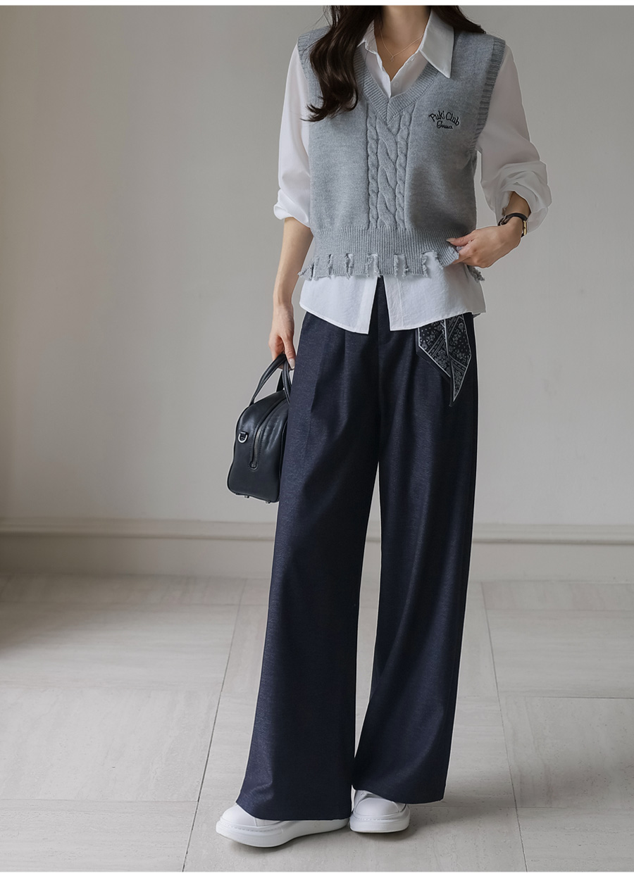 ニットVネックビンテージカット刺繍ニットベスト | レディース