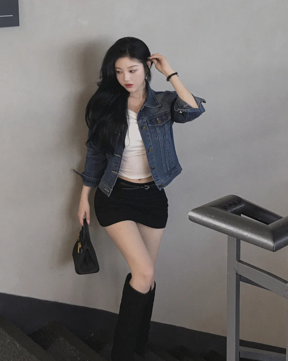 긴팔 티셔츠 모델 착용 이미지-S1L52