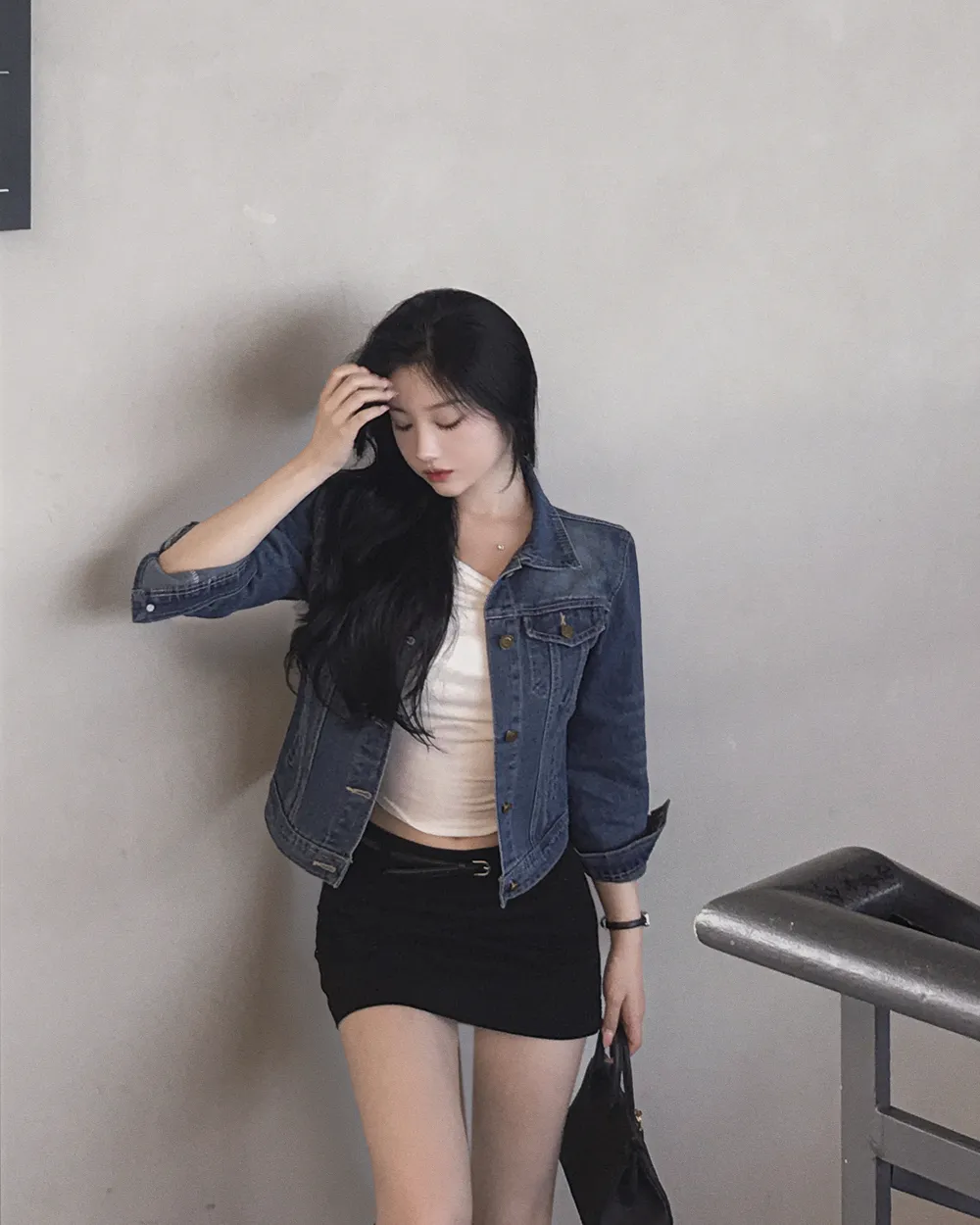 긴팔 티셔츠 모델 착용 이미지-S1L53