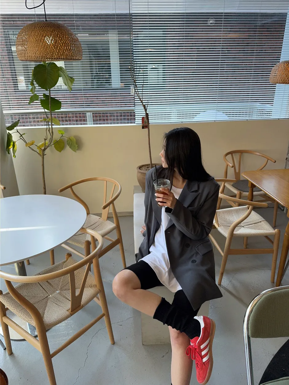 블레이저 모델 착용 이미지-S1L15