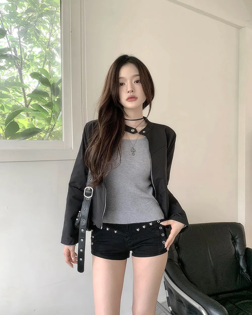 긴팔 티셔츠 모델 착용 이미지-S2L13