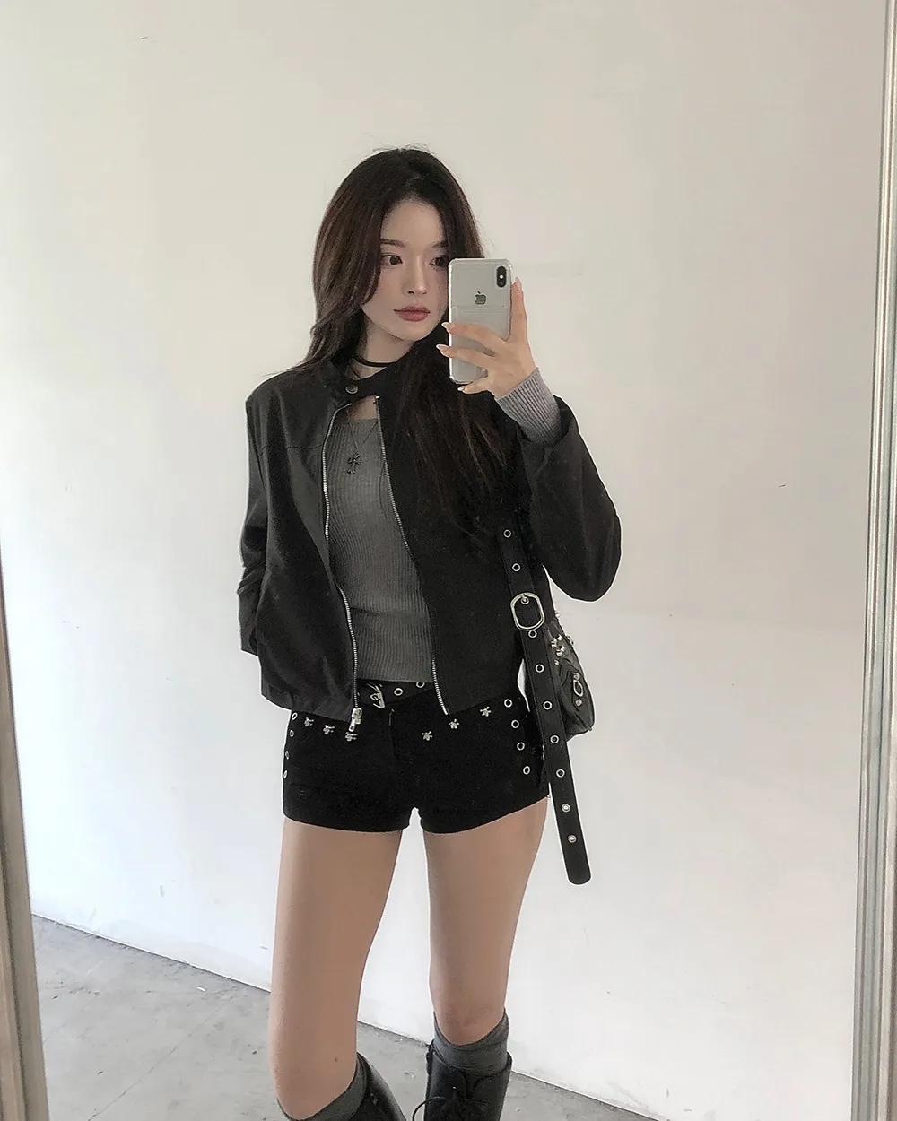 긴팔 티셔츠 모델 착용 이미지-S2L41