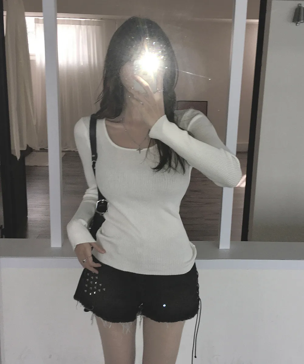 긴팔 티셔츠 모델 착용 이미지-S3L8