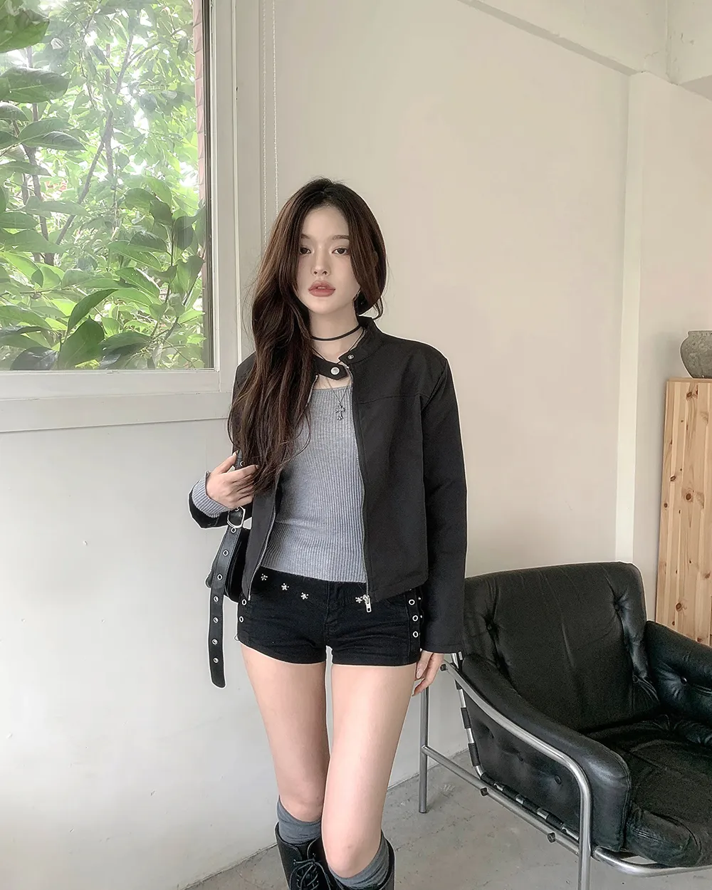 긴팔 티셔츠 모델 착용 이미지-S2L15