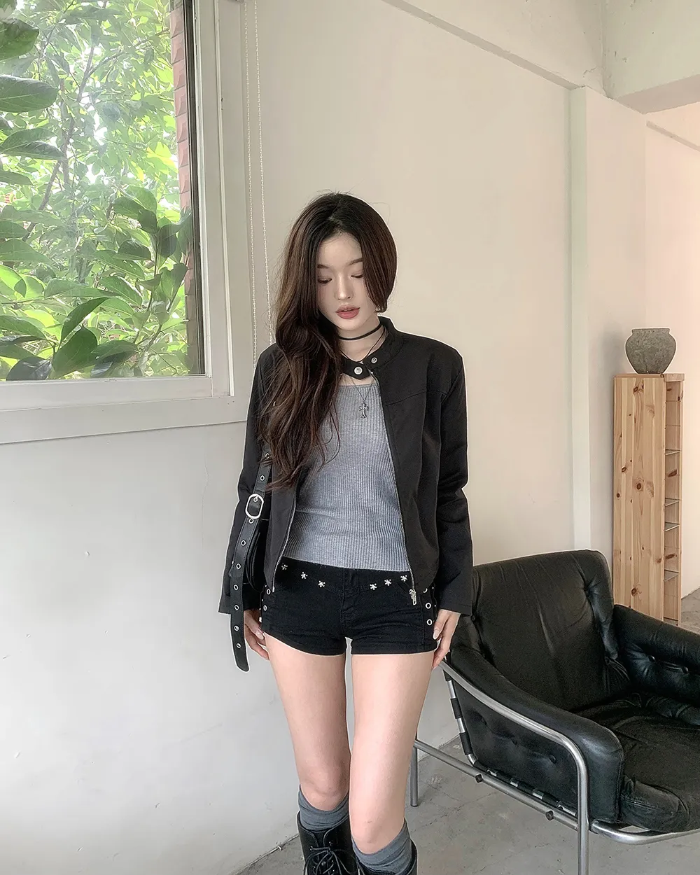긴팔 티셔츠 모델 착용 이미지-S2L19