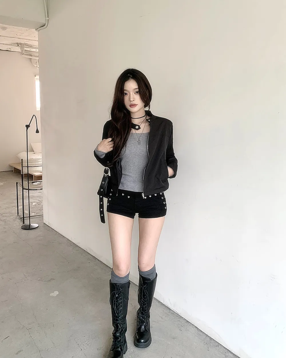 긴팔 티셔츠 모델 착용 이미지-S2L23